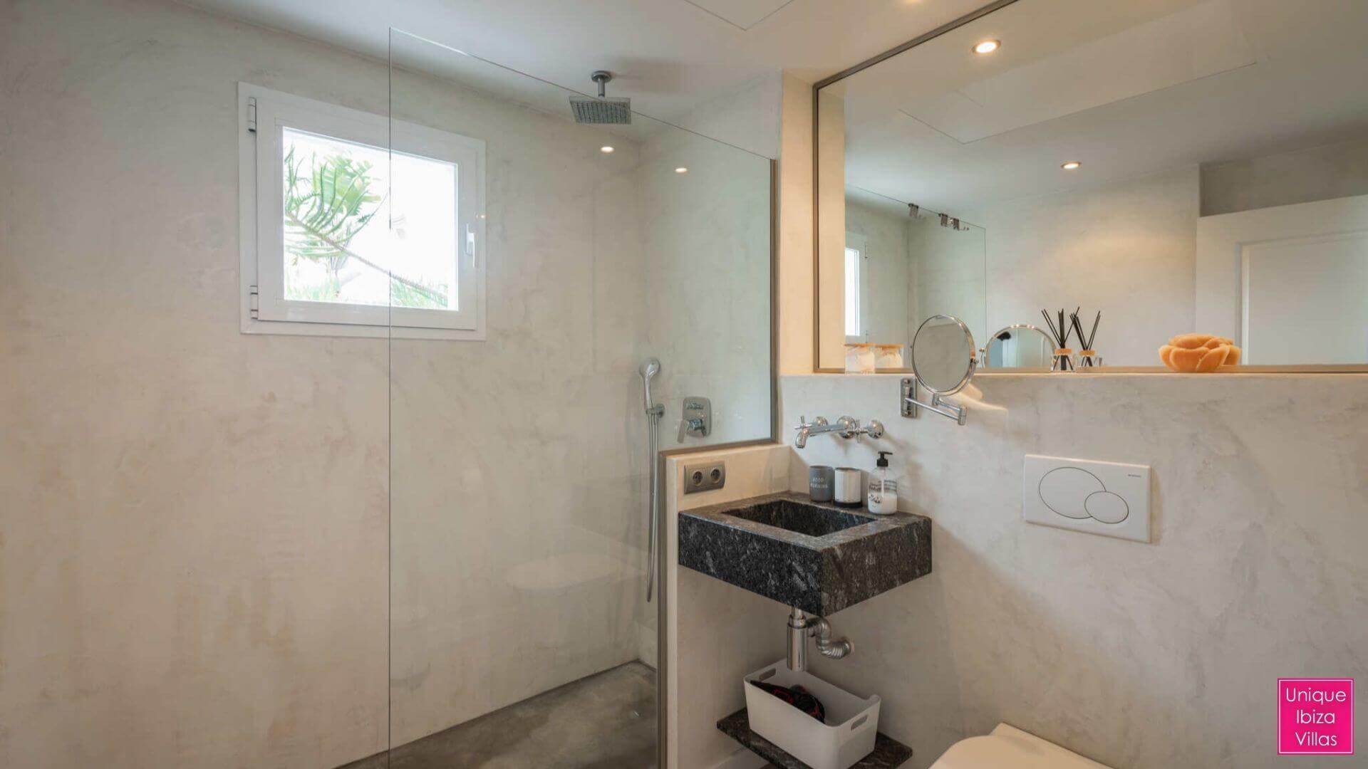 VILLA BLANCA - 4 Bedrooms - Santa Eulalia (Walk To Beach)