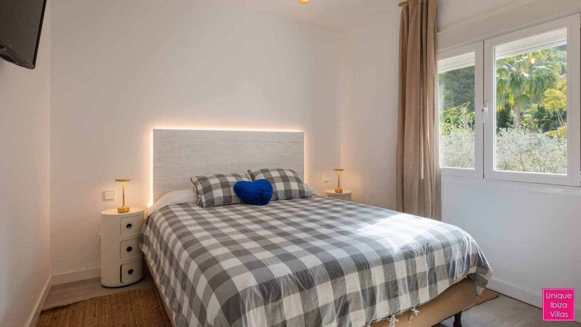 VILLA BLANCA - 4 Bedrooms - Santa Eulalia (Walk To Beach)