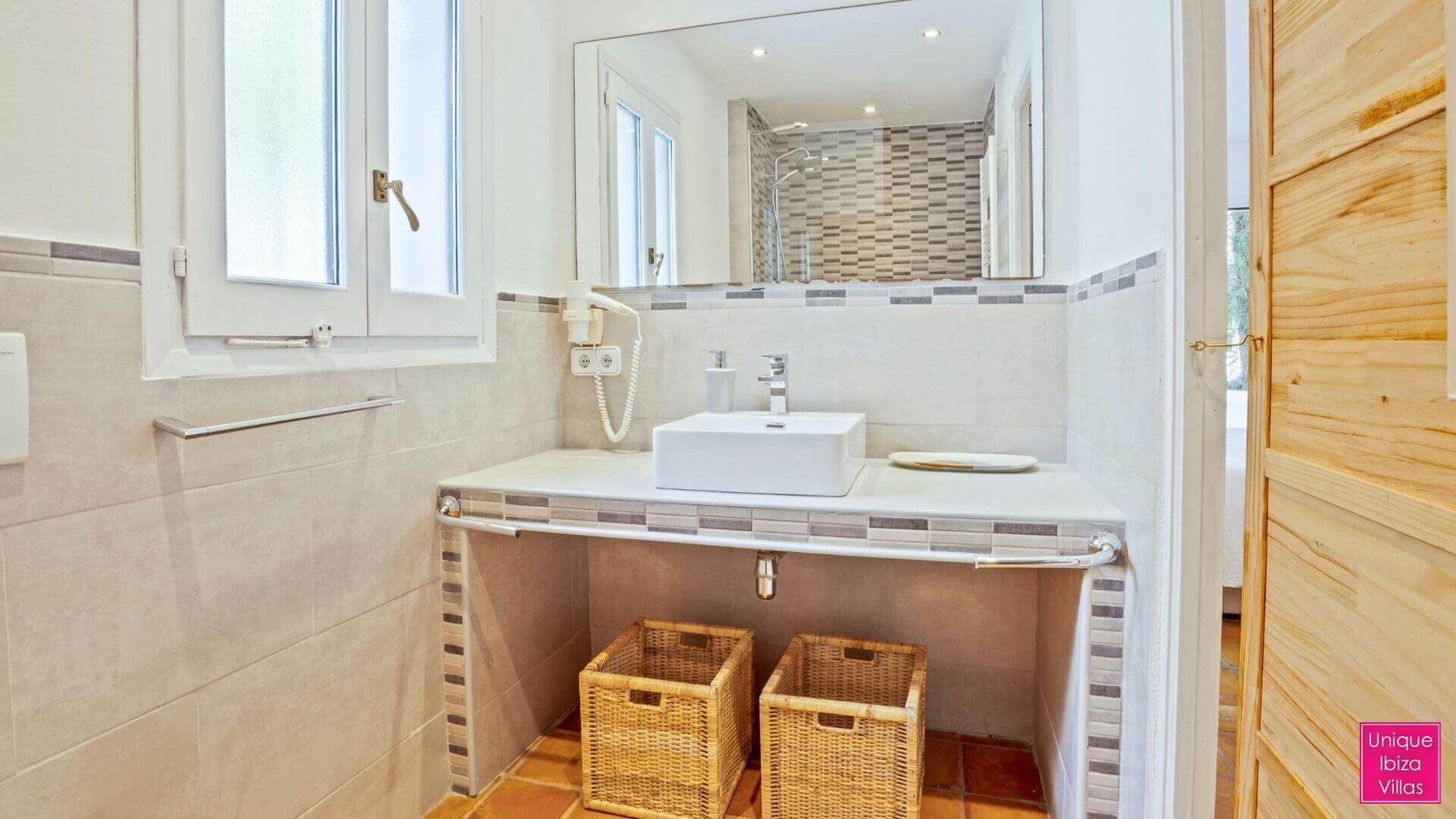  CAN DESTINO DELUXE - 6 Bedrooms - Roca Llisa 